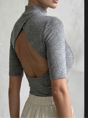 Wilfred Free Aritzia Women Grey Mock Neck Open Back Bodysuit Small Balletcore